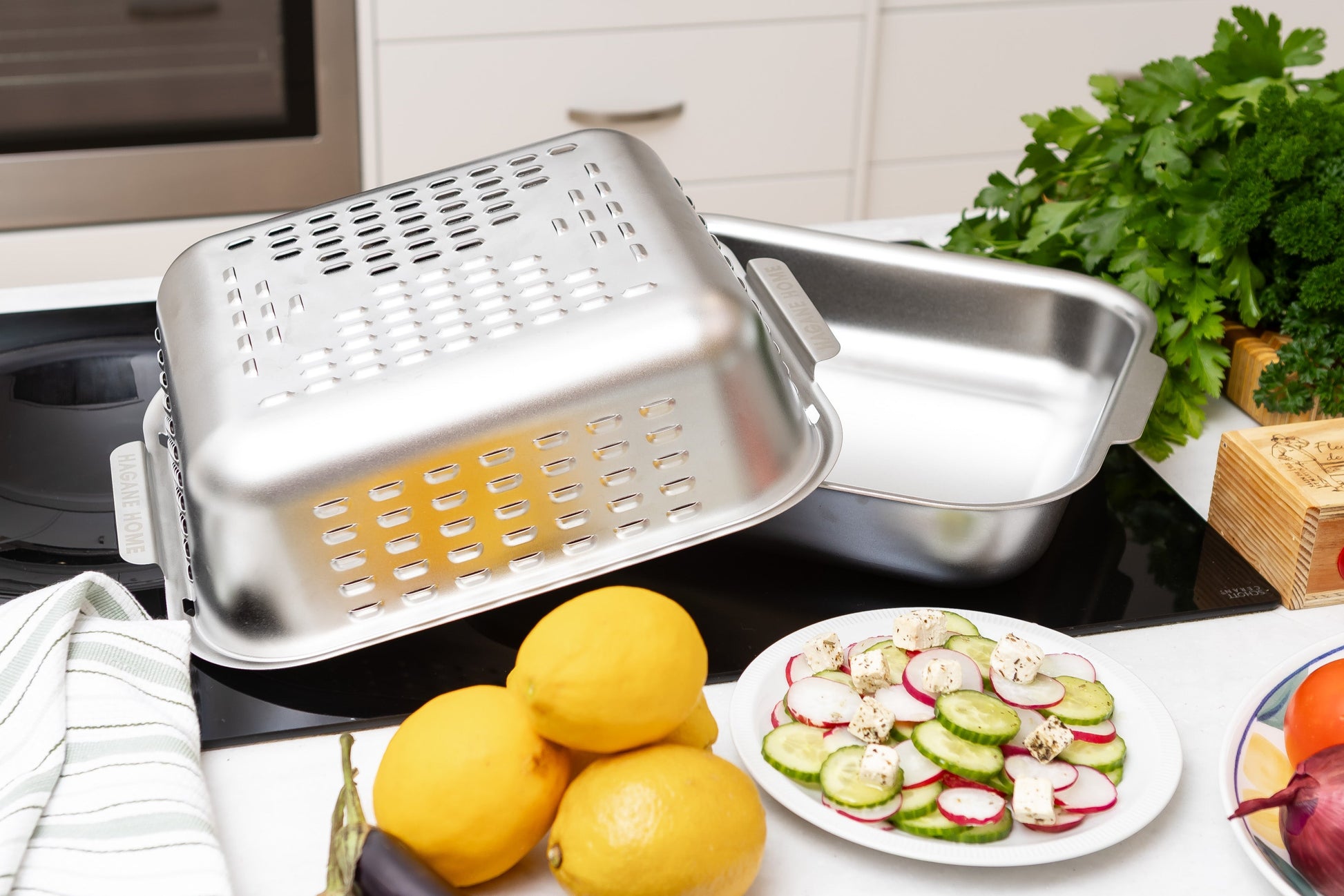 Sunday roasts are back thanks to the Hagane Ultimate Roaster. The base is made from triply stainless steel and it comes with our signature stainless steel vented spatter guard cover.