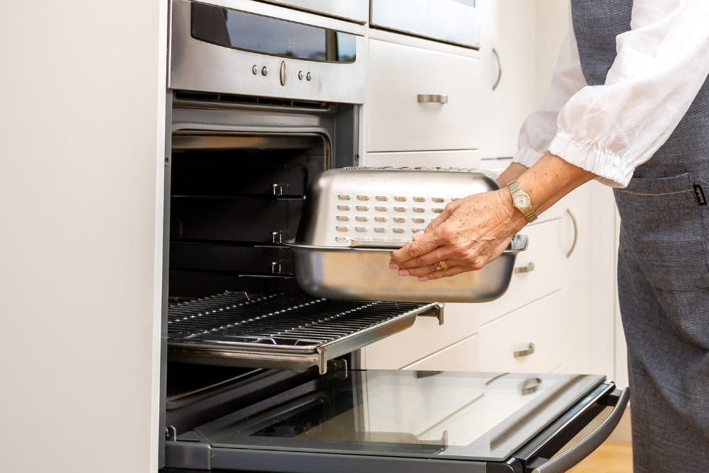 No Mess Roasting Pan: The Hagane Home Ultimate Roaster has a clever vented spatter guard cover that keeps your oven clean and your roast juicy and golden.